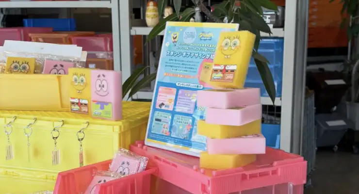 スポンジ・ボブコラボ商品のディスプレイ